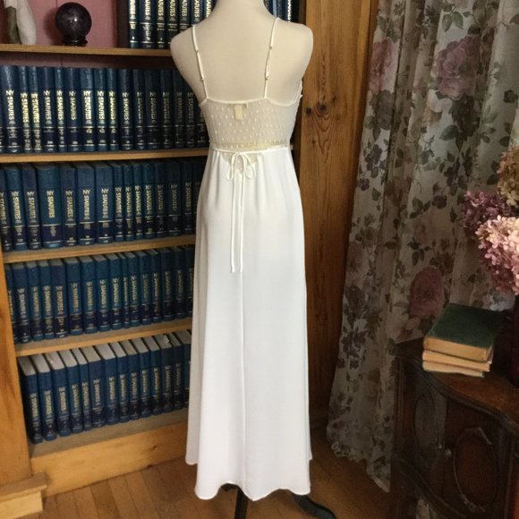 Isabella ivory bridal nightgown - Picture 2 of 10